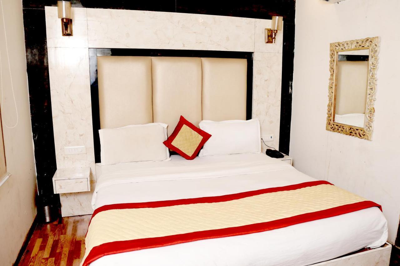 Hotel Plazzo Igi New Delhi Exteriör bild